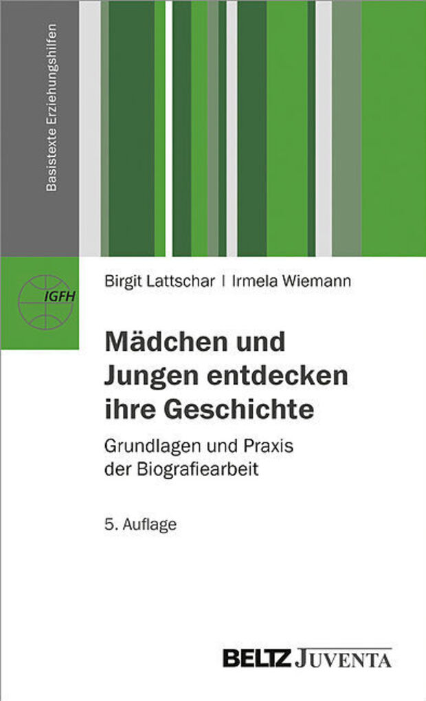 Lattschar, Birgit/Wiemann, Irmela: Mädchen und Jungen entdecken ihre Geschichte. Grundlagen und Praxis der Biografiearbeit. Juventa, 5. Auflage 2017